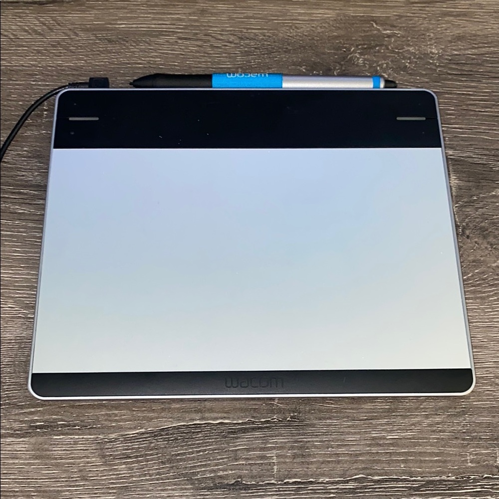 Wacom Intuos pen & touch small pen tablet